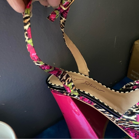 Betsey Johnson Brylie women Heeled Sandal SIZE 5 NWT - Picture 6 of 9
